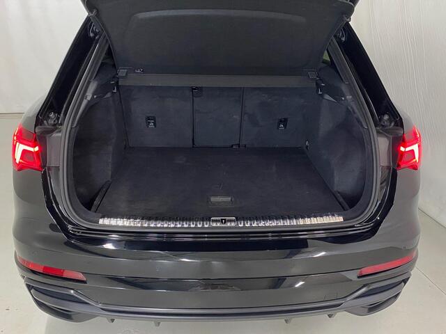 Audi Q3 35 TFSI edition one 2x S line Camera Applecarplay/Android 19inch Leer El stoelen Keylesspack Navigatie Cruise Lane Dodehoek