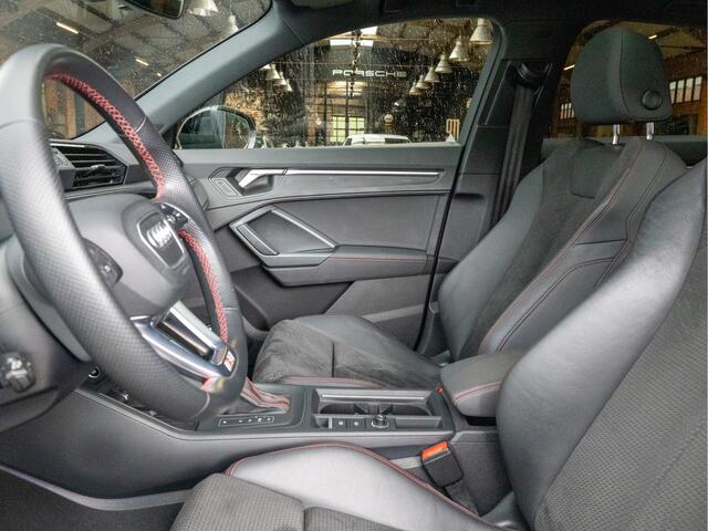 Audi Q3 Sportback 45 TFSI quattro edition one S-Line *Pano | ACC | Trekhaak | Matrix LED | Keyless | Blindspot | Camera | Apple Carplay | Stoelverwarming*