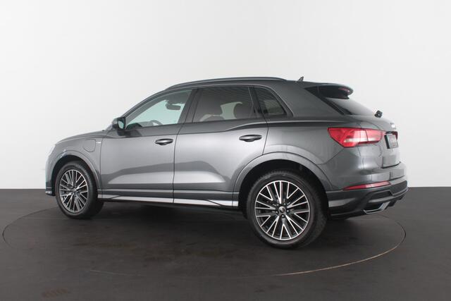 Audi Q3 45 TFSI e S line > 245pk/Trekhaak/Daytona Gray/19 inch