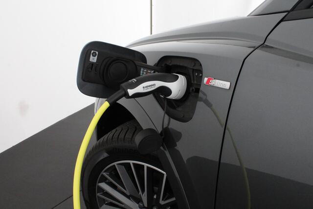 Audi Q3 45 TFSI e S line > 245pk/Trekhaak/Daytona Gray/19 inch