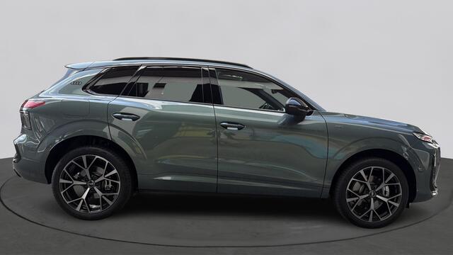 Audi Q3 1.5 200kW e-hybrid S edition / Panodak / Tech Plus