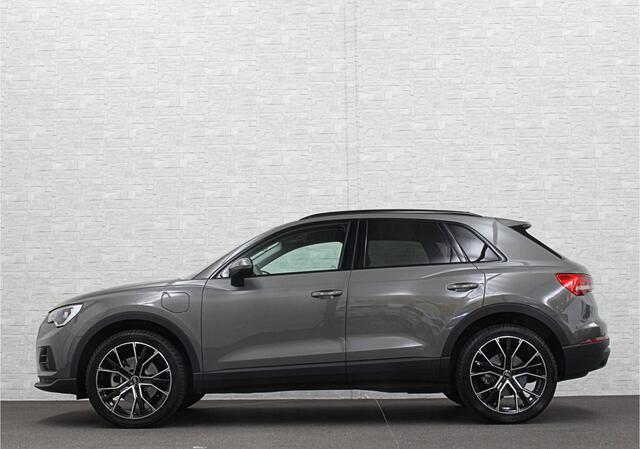 Audi Q3 45 TFSI e 245PK Hybrid | 96% SOH | Cruise Contol | Getint Glas | Dodehoek | Carplay | Navi | Chronos Grau | Side Assist | 30dkm! | 2022 | Rijklaarprijs incl. 12 mnd. Bovag Garantie.