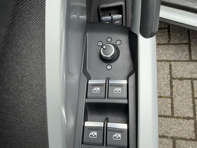 Audi Q3 Sportback 45 TFSI e S Edition PHEV 267 pk Automaat plug in .Navi.Adapt cruise ,Elc a klep, Carplay. Digtaal Cockpit.stoel verwarming.sfeerverlichting .dodehoek detectie.