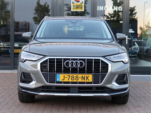 Audi Q3 35 TFSI Business Edition | Parkeer pakket | inklapbare trekhaak | Comf-stoelen |