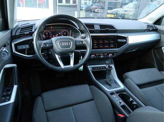 Audi Q3 35 TFSI Business Edition | Parkeer pakket | inklapbare trekhaak | Comf-stoelen |