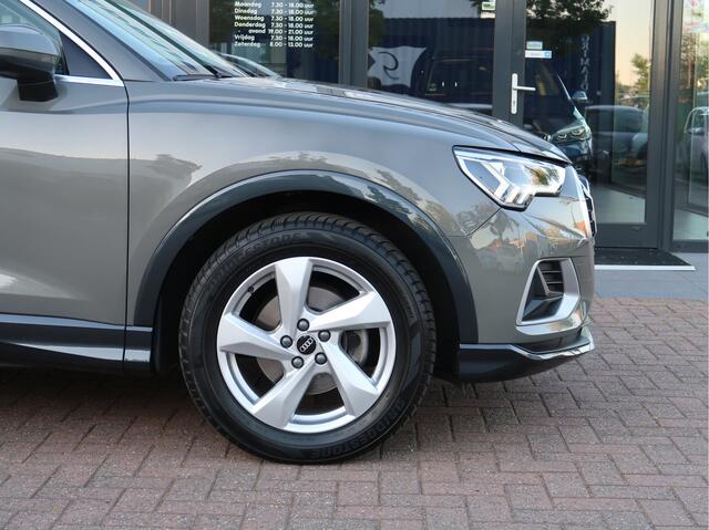 Audi Q3 35 TFSI Business Edition | Parkeer pakket | inklapbare trekhaak | Comf-stoelen |