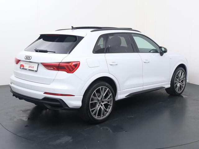 Audi Q3 35 TFSI S edition Competition | 150 PK | Automaat | Panoramadak | Matrix LED koplampen | 20" LM velgen | S line | Sonos premium sound | Dodehoek detectie |