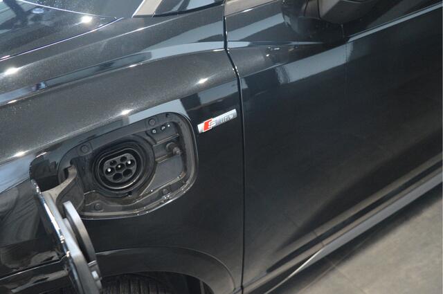 Audi Q3 45 TFSI e 3X S-LINE Black Style navi camera trekhaak 245 pk !!