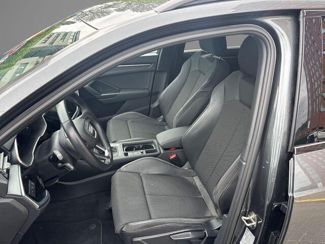 Audi Q3 45 TFSIe 245pk S edition · Camera · Apple/Android Car Play · Dodehoeksensoren · 19'' · Drive select · Navigatie · Leder/Stof