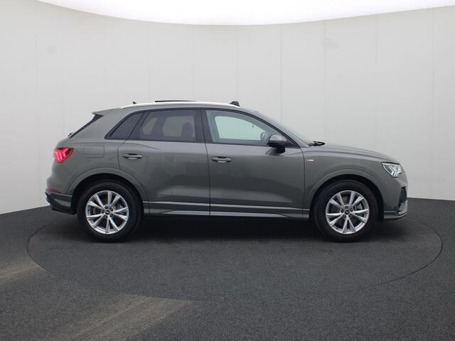 Audi Q3 45 TFSIe 180kW/245PK S Line · Panoramadak · Apple/Android Car Play · Camera + Parkeersensoren · Dodehoeksensoren · Drive select · Elektrische stoelverstelling ·