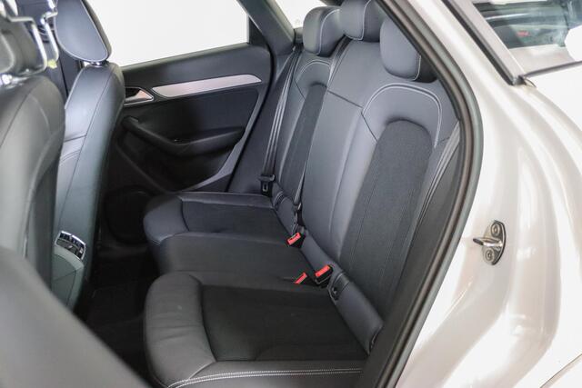 Audi Q3 1.4 TFSI CoD S-Line, Camera, LED koplampen, Trekhaak, Cruise Control, Stoelverwarming, Navigatie