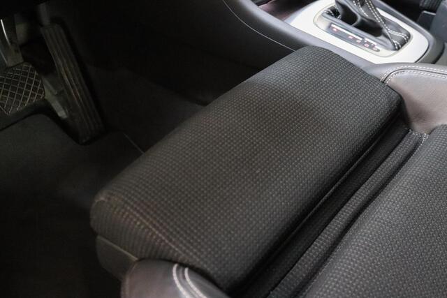 Audi Q3 1.4 TFSI CoD S-Line, Camera, LED koplampen, Trekhaak, Cruise Control, Stoelverwarming, Navigatie