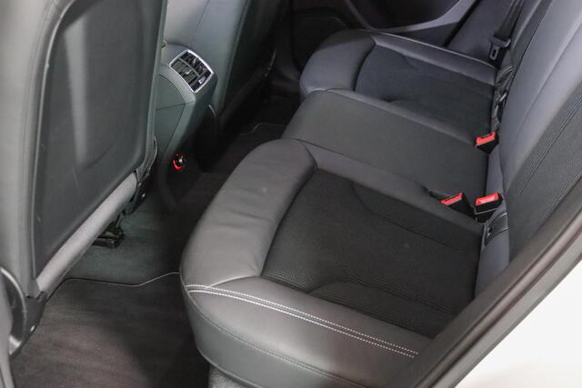 Audi Q3 1.4 TFSI CoD S-Line, Camera, LED koplampen, Trekhaak, Cruise Control, Stoelverwarming, Navigatie