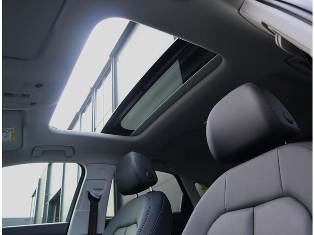 Audi Q3 Sportback 40 TFSI quattro S Edition | S-line | Pano | Trekhaak | all weather banden | Leer
