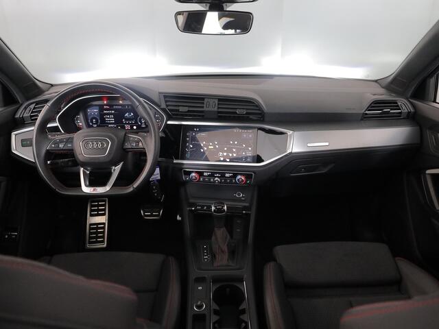 Audi Q3 45 TFSI e S edition 245 pk S-tronic | Navigatie | Panoramadak | Parkeersensoren | Achteruitrijcamera | Elektr. bestuurdersstoel | Stoelverwarming | S-Line |