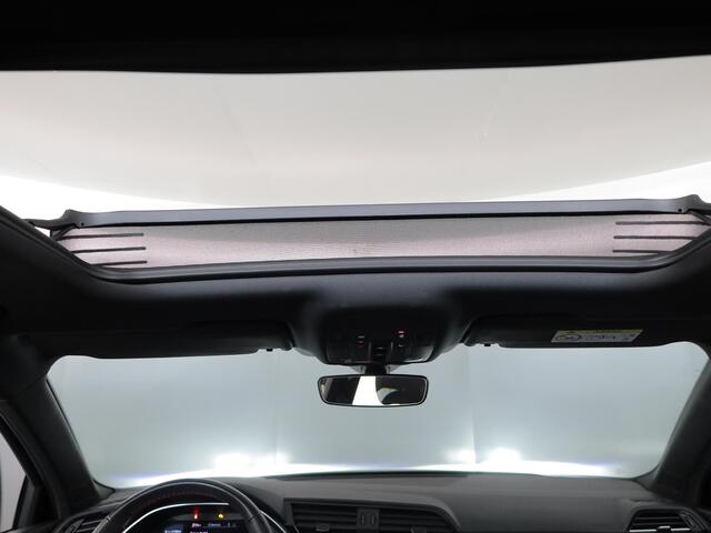 Audi Q3 45 TFSI e S edition 245 pk S-tronic | Navigatie | Panoramadak | Parkeersensoren | Achteruitrijcamera | Elektr. bestuurdersstoel | Stoelverwarming | S-Line |