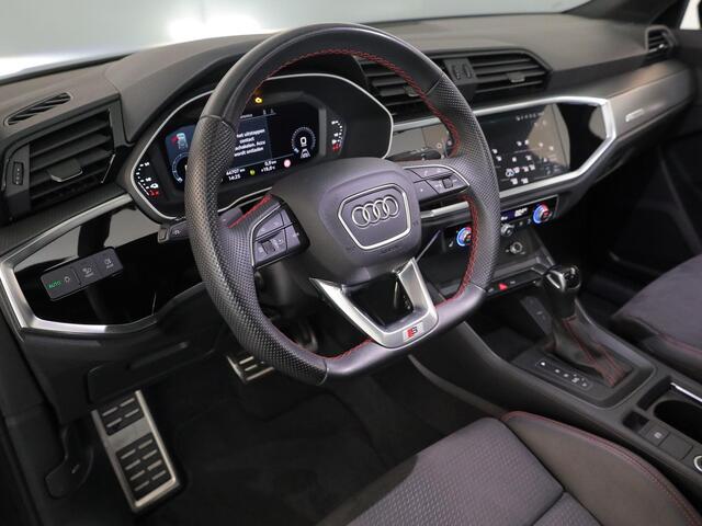 Audi Q3 45 TFSI e S edition 245 pk S-tronic | Navigatie | Panoramadak | Parkeersensoren | Achteruitrijcamera | Elektr. bestuurdersstoel | Stoelverwarming | S-Line |