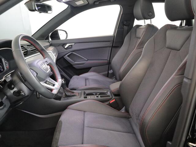 Audi Q3 45 TFSI e S edition 245 pk S-tronic | Navigatie | Panoramadak | Parkeersensoren | Achteruitrijcamera | Elektr. bestuurdersstoel | Stoelverwarming | S-Line |