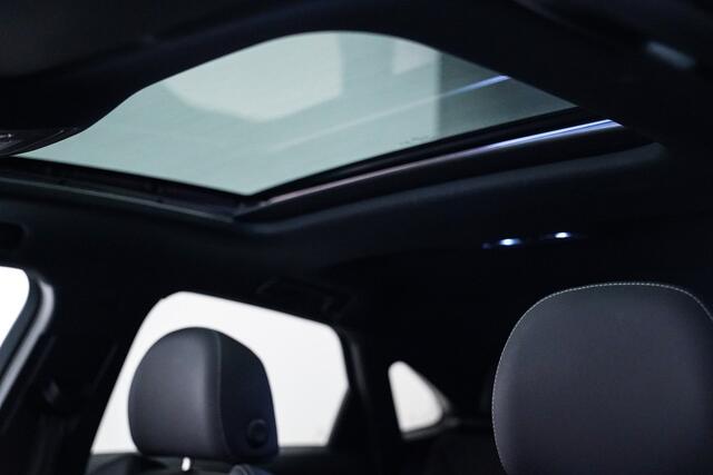 Audi Q3 Sportback 45 TFSI e 245pk S-Line|Panodak|Stoelverwarming|Trekhaak|20inch