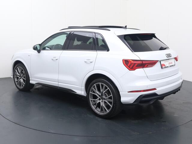Audi Q3 35 TFSI S edition Competition | 150 PK | Automaat | Panoramadak | Matrix LED koplampen | 20" LM velgen | S-line | Sonos premium sound | Dodehoek detectie |