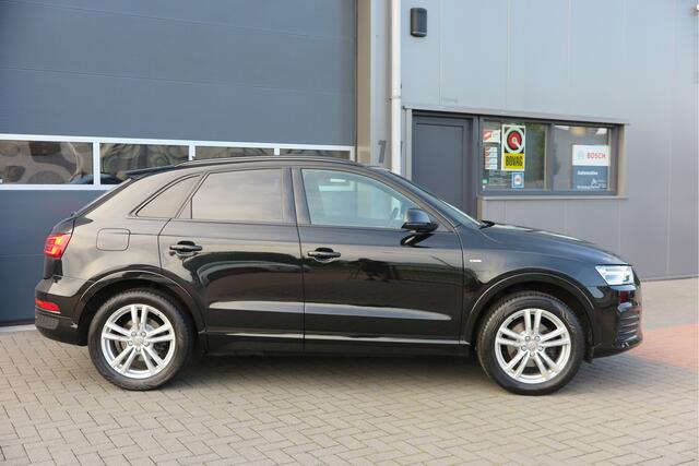 Audi Q3 1.4 TFSI 150pk CoD S-Tronic 2x S-Line, Pano ,Trekhaak ,Xenon, Navi, Stoelverwarming. . .