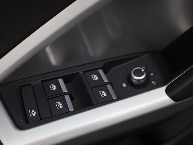 Audi Q3 35 TFSI S edition | Camera | Trekhaak afnb. | Prijs Rijklaar!!