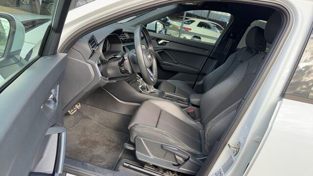 Audi Q3 45 TFSI e 245Pk Advanced Edition / S-Line Interieur / Stoelverwarming