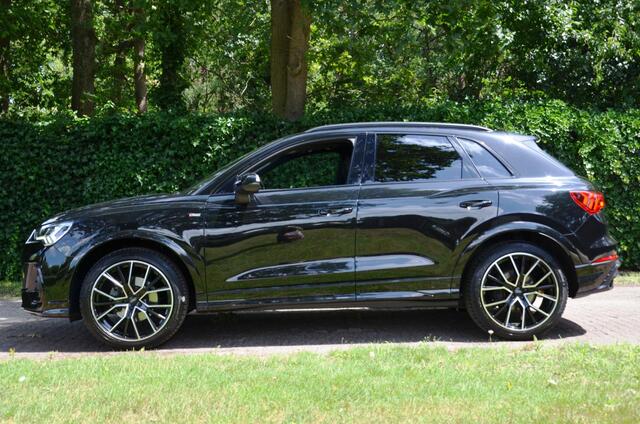 Audi Q3 35 TFSI S Line edition Automaat/Navi/Virtual-Dashbord/Navi/Cruise control adaptief met Stop&Go/Ecc/Pdc/Panoramadak/Privacy-Glass/Wegklapbare trekhaak
