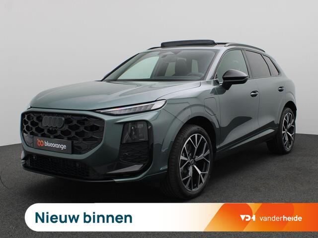 Audi Q3 1.5 200kW e-hybrid S edition 272PK Aut. Panoramadak, Trekhaak, Achteruitrijcamera, Elektr. Achterklep, Optiekpakket Zwart, 20" LM Velgen, Stoel-Stuurverwarming