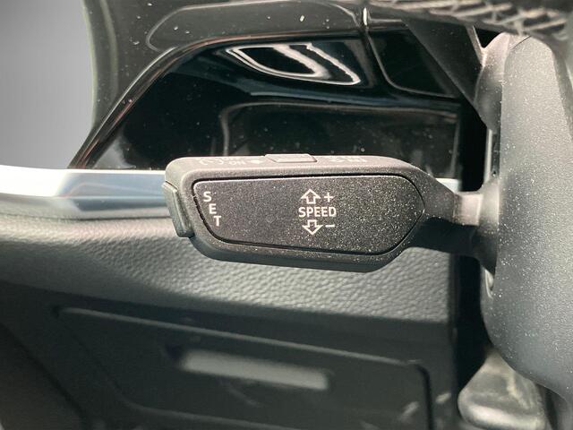 Audi Q3 45 TFSIe 180kW/245PK S Line · Apple/Android Car Play · Navigatie · Camera + Parkeersensoren