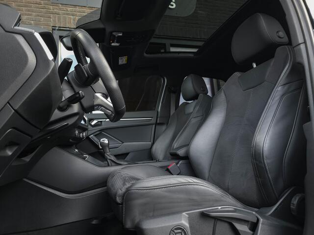 Audi Q3 Sportback 45 TFSI e S line | Pano | All Black | 20" | Keyless | Sfeerv. 30klrn | Side | Matrix | Camera | Alcantara |