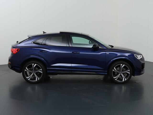 Audi Q3 Sportback 45 TFSI e S Edition | Panoramadak | Trekhaak | Sportstoelen | Stoelverwarming | Camera | DAB | Appel CarPlay/Android Auto | Draadloos Opladen telefoon | Adaptieve Cruise Control | Ele. verstelbare stoelen + Geheugen | Ele. kofferdeksel |