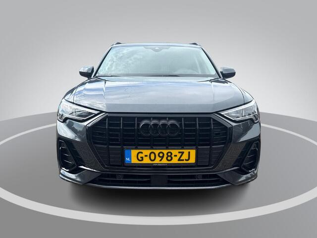 Audi Q3 35TFSI 110KW/150PK S-Line · Camera · Trekhaak · Panoramadak · Stoelverwarming · Apple/Android Car Play ·