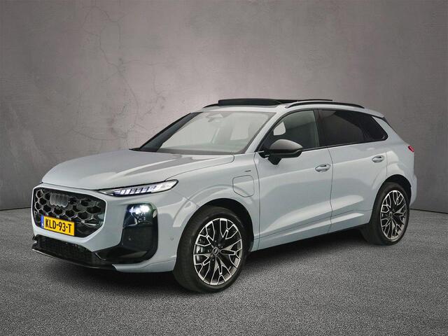 Audi Q3 1.5 e-hybrid S edition | Adaptieve Cruise | Panorama Dak | Camera | Navi | Ambient Light | Optiepakket | Tech Pack Plus |