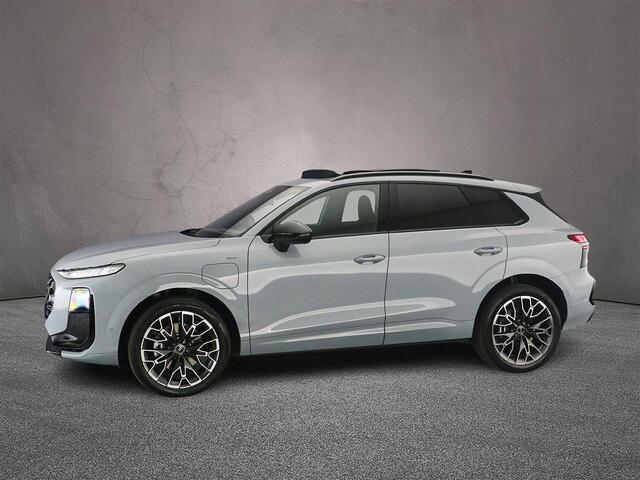 Audi Q3 1.5 e-hybrid S edition | Adaptieve Cruise | Panorama Dak | Camera | Navi | Ambient Light | Optiepakket | Tech Pack Plus |