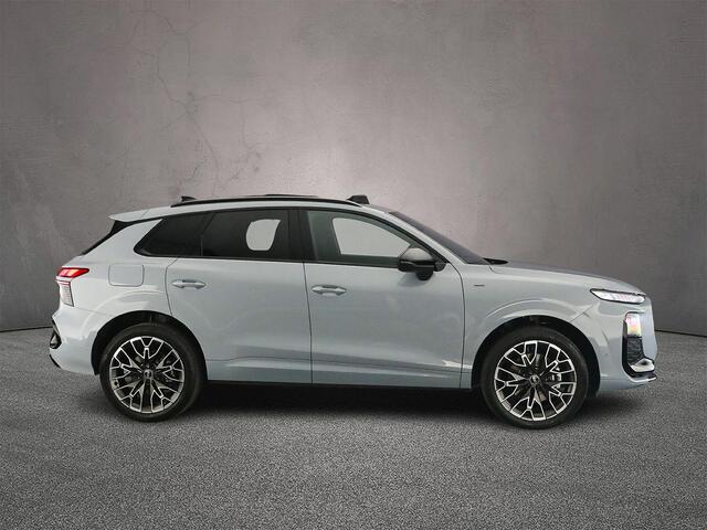 Audi Q3 1.5 e-hybrid S edition | Adaptieve Cruise | Panorama Dak | Camera | Navi | Ambient Light | Optiepakket | Tech Pack Plus |