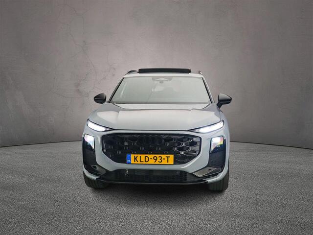 Audi Q3 1.5 e-hybrid S edition | Adaptieve Cruise | Panorama Dak | Camera | Navi | Ambient Light | Optiepakket | Tech Pack Plus |