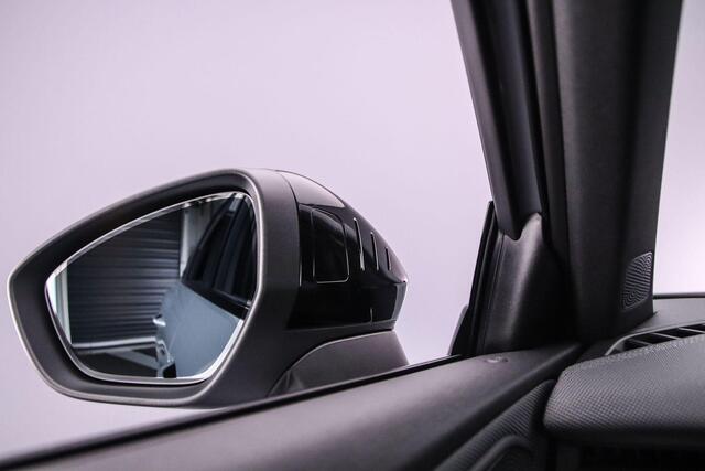 Audi Q3 1.5 e-hybrid S edition | Adaptieve Cruise | Panorama Dak | Camera | Navi | Ambient Light | Optiepakket | Tech Pack Plus |