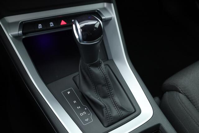 Audi Q3 35 TFSI 150PK S-Line | Rijklaar! | Dig. Cockpit | Adapt. Cruise | Stoelverw. | Camera+PDC | Nav+App. Connect | Elek. Klep | Climate | LED | 18'' | DAB | V