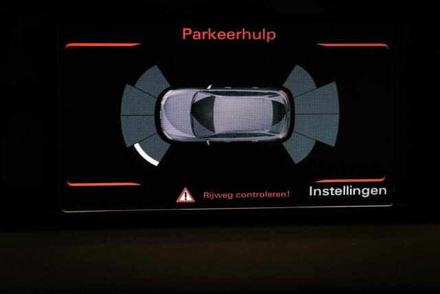 Audi Q3 1.4 TFSI CoD Sport Advance Sport | LED | HALF LEDER | STOELVERWARMING | NAVIGATIE | PDC | 18"