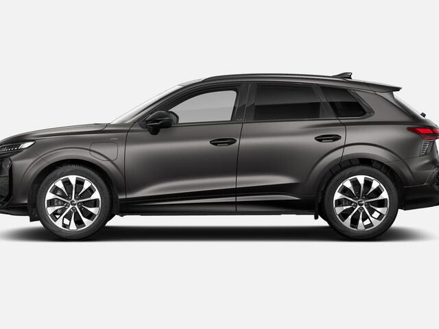 Audi Q3 1.5 200kW e-hybrid S edition 272 PK · Trekhaak elek. wegklapbaar · Tech plus · Glazen panoramadak