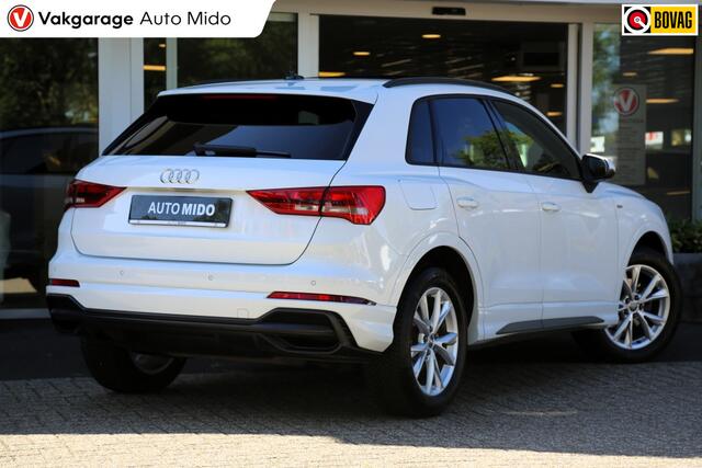 Audi Q3 35 TFSI S line | Panorama | Trekhaak | Sport-chassis