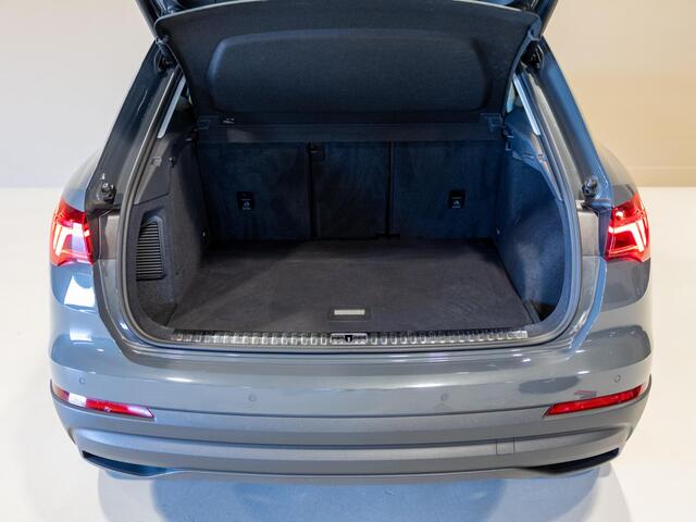 Audi Q3 45 TFSI e Business Edition / 245pk / Keyless / Dodehoek herkenning / Adaptieve cruise control /