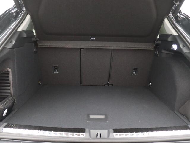 Audi Q3 1.5 e-hybrid Advanced edition 272 PK Panorama Dak, Trekhaak, Navigatie, Keyless, Stoel & Stuurverwarming, Full LED koplampen, 20 inch Velgen Audi Sport