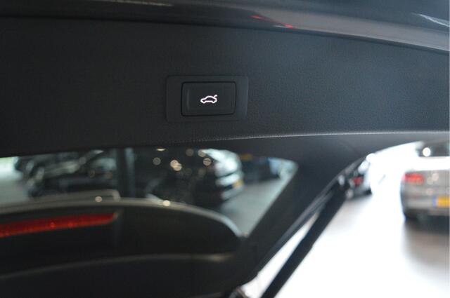 Audi Q3 40 TFSI quattro 2X S-Line Black Style pano trekhaak 190 pk !!