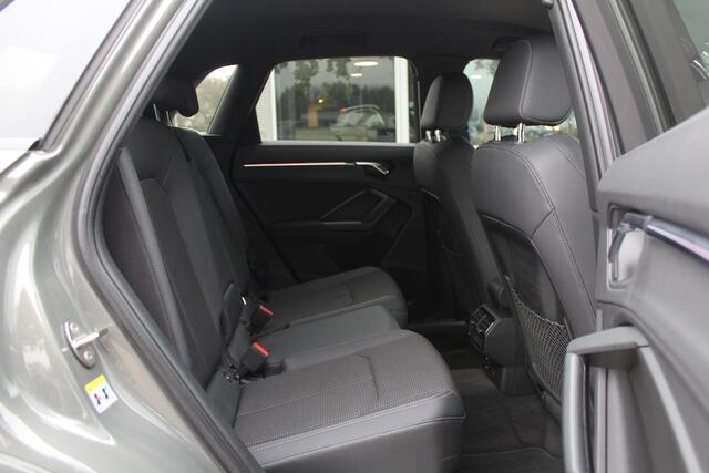 Audi Q3 35 TFSI S Line / CarPlay / Parkeerhulp V+A / 18'' / Sfeerverlichting / Elektr. stoelen / Matrix LED / Virtual Cockpit / Cruise Control