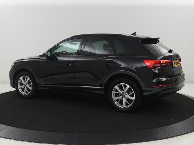 Audi Q3 35 TFSI S edition | Leder | Virtual Dashboard | Carplay | Stoelverwarming | Climate control | Cruise control | Camera | Park assist | Navigatie |