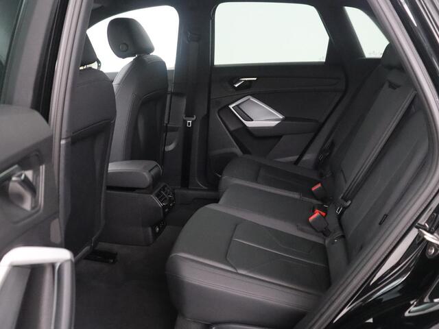 Audi Q3 35 TFSI S edition | Leder | Virtual Dashboard | Carplay | Stoelverwarming | Climate control | Cruise control | Camera | Park assist | Navigatie |