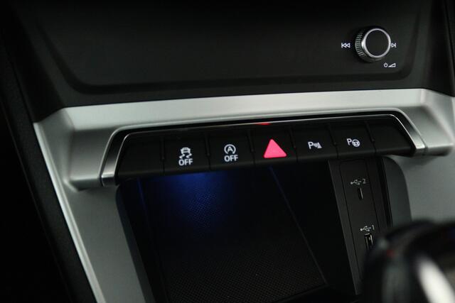 Audi Q3 35 TFSI S Line Pro Line S (PANORAMADAK, SFEERVERLICHTING, CAMERA, STOELVERWARMING, CRUISE CONTROL ADAPTIEF)