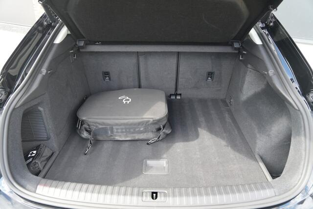 Audi Q3 Sportback 45 TFSI e Edition - ACC - Grootlicht ass - Achterklep Elek - PDC - Auto Klima - LED - Rijklaar